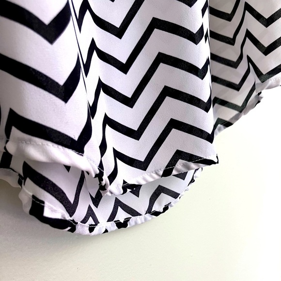 Candies zig zag sleeveless blouse - Picture 3 of 6